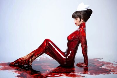 A Enfermeira Assassina : o bizarro e apelativo filme da enfermeira assassina em série