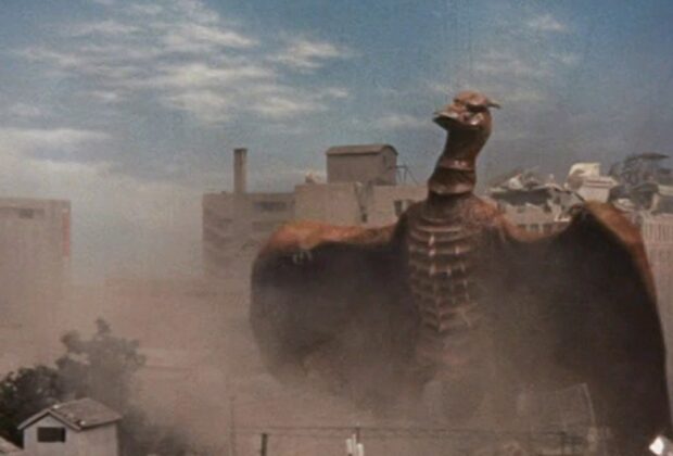 Rodan!... O Monstro do Espaço : O primeiro kaiju colorido da Toho